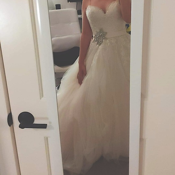 Bride dress, beautiful, good condition, send a message for more pictures. - Picture 1 of 1